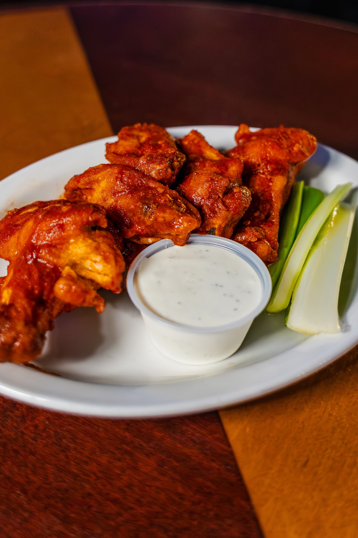 Buffalo wings with ranch and celery